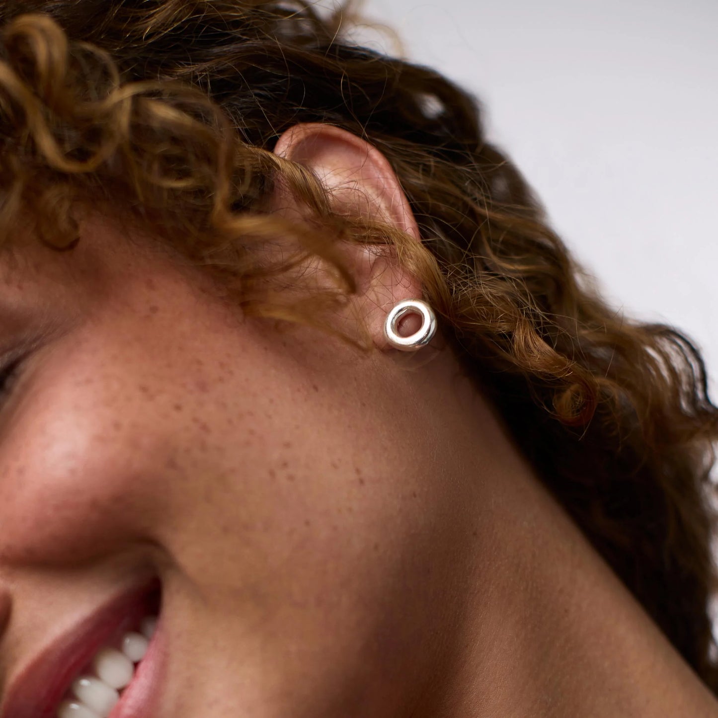 Julie Vos - Earrings - Wave Circle Stud - Silver