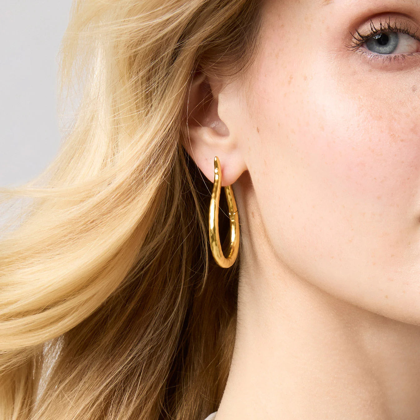 Julie Vos - Earring - Saratoga Hoop - Small - Findlay Rowe Designs