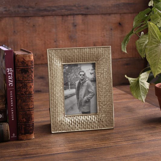 Beatriz Ball - 4X6 frame - Sierra Modern Nassau (Gold) - Findlay Rowe Designs