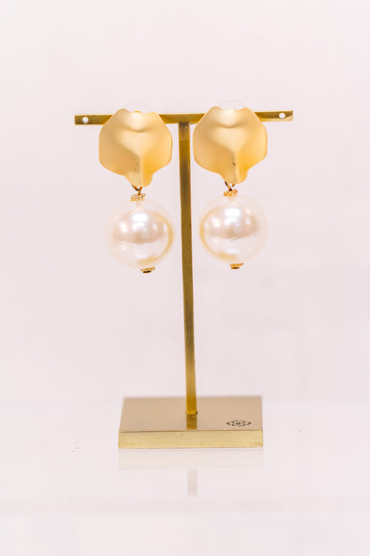 BRUSHED GOLD PEARL DROP EARRING