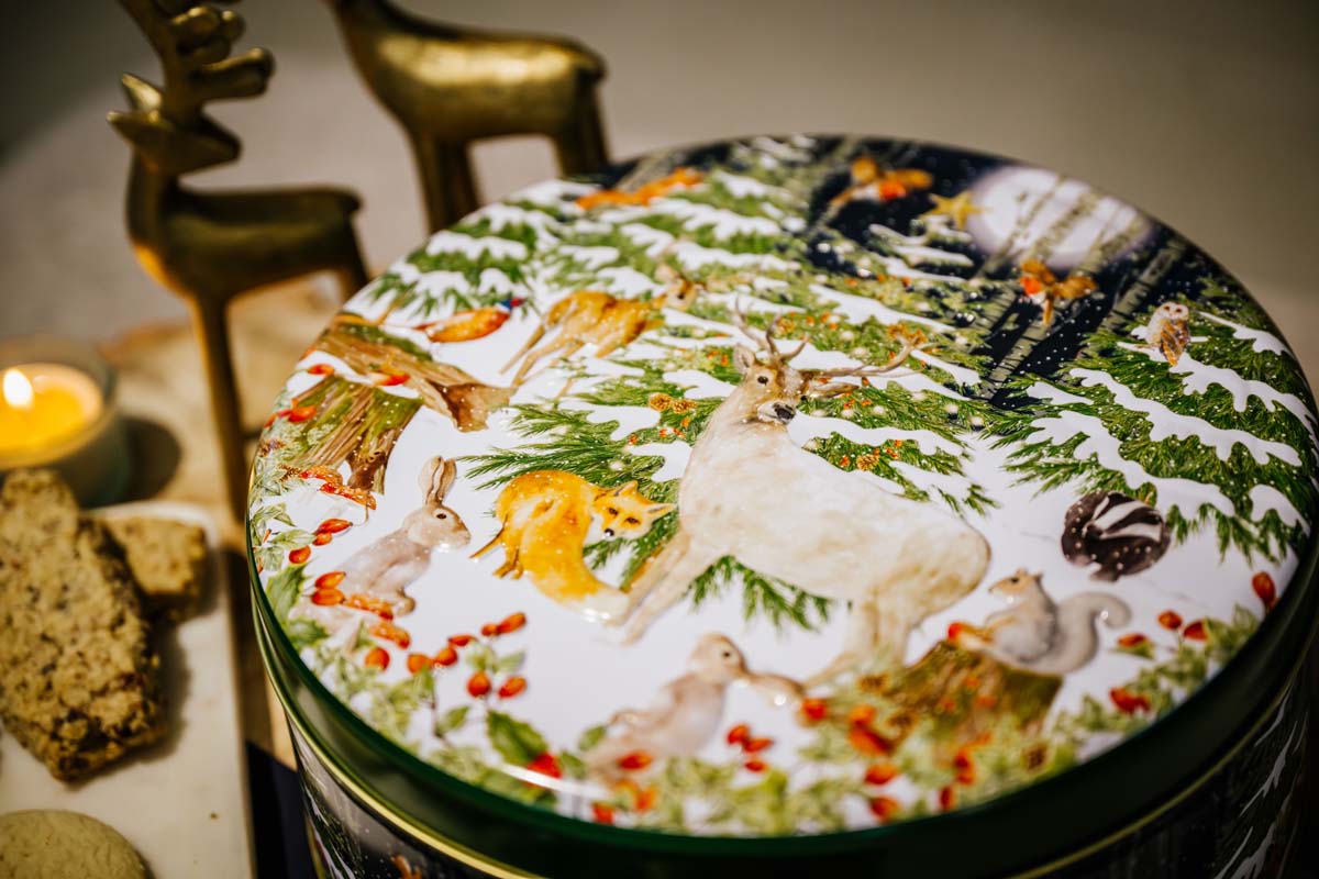 Farmhouse Biscuits - Cookie Tin - Woodland Scene Oat Flips