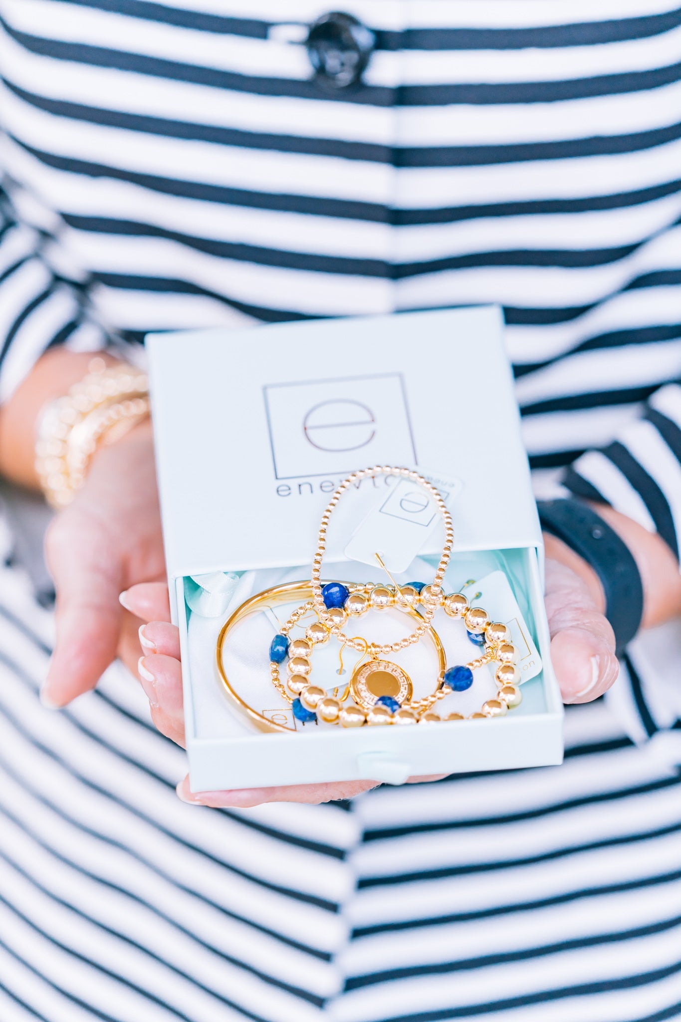 E-Newton Jewelry Bracelets: Timeless Elegance Redefined  Findlay Rowe 