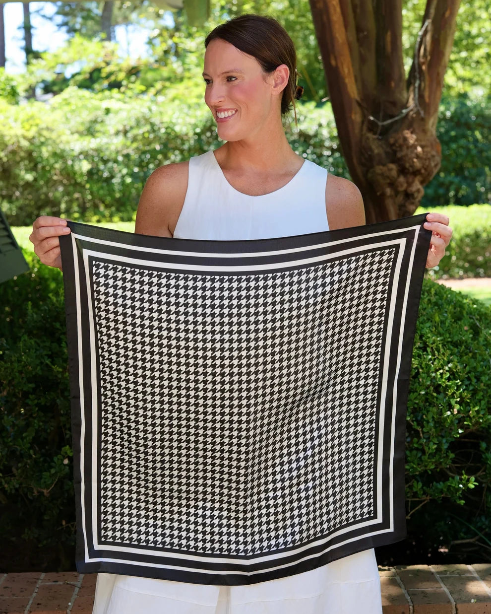 Caroline Hill - Scarf - Carlton Square - Houndstooth Black White - Medium