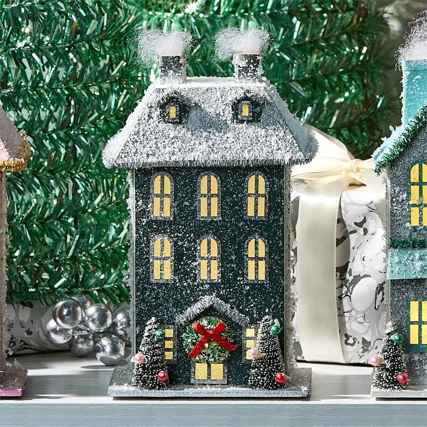 Light Up House - Christmas Decor