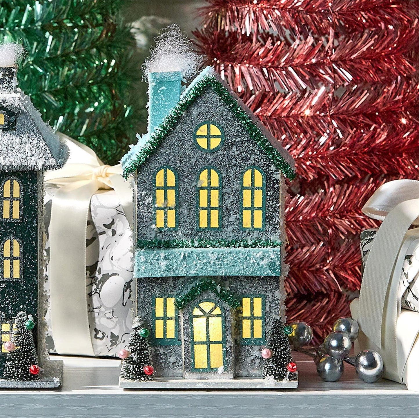 Light Up House - Christmas Decor